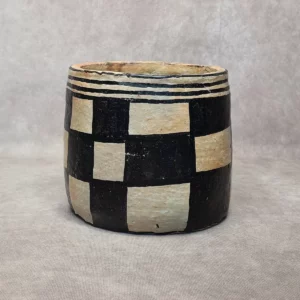 Détail 2, Cache-pot en terre cuite fait main – TERRE DE DAMES | Motifs berbères Anaspika