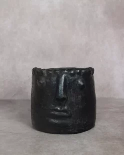 INSPIRATION – Cache-pot artisanal en terre cuite | Poterie de Sejnane 5 cache-pot-inspiration-noir en céramique artisanale - poterie de sejnane