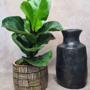 Détail 2, Vase noir fumé artisanal – NUIT ENVOÛTANTE | Poterie Sejnane Anaspika