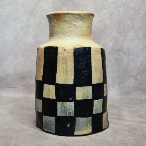 Détail 1, Vase poterie artisanale de Sejnane – DAMIA | Fait main Anaspika