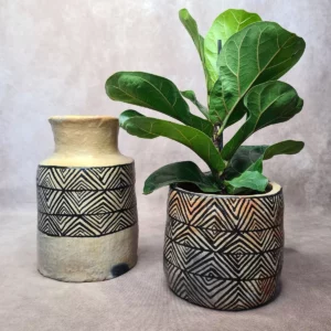 Détail 2, Vase motifs berbères artisanal – HARMONIE | Poterie de Sejnane Anaspika