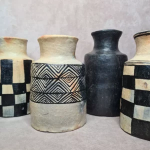 Détail 3, Vase poterie artisanale de Sejnane – DAMIA | Fait main Anaspika