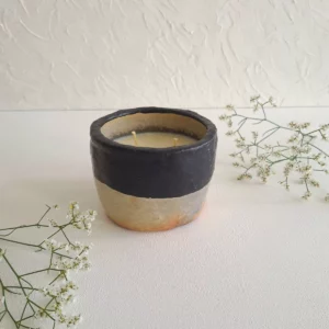 Détail 1, Bougie noire artisanale céramique – LUNA-NOIRE | Bicolore Sejnane & jasmin Anaspika