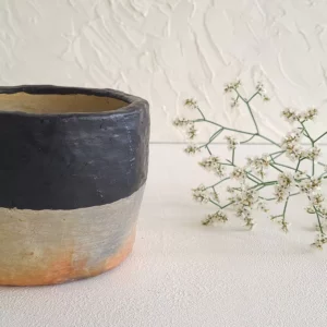 Détail 2, Bougie noire artisanale céramique – LUNA-NOIRE | Bicolore Sejnane & jasmin Anaspika