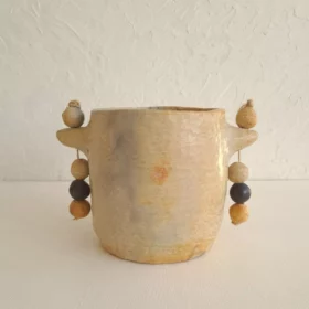 Détail 2, Cache-pot céramique artisanal – TAZIRI | Poterie de Sejnane fait main Anaspika