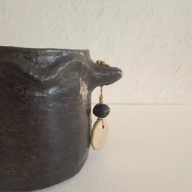 Détail 3, Cache-pot céramique artisanal – TAZIRI | Poterie de Sejnane fait main Anaspika