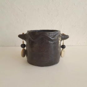 Détail 4, Cache-pot céramique artisanal – TAZIRI | Poterie de Sejnane fait main Anaspika