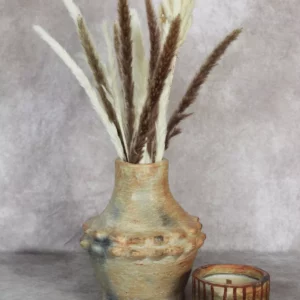 Détail 2, Vase sculpture céramique – ODE-DAME | Poterie de Sejnane Anaspika