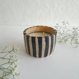 Détail 4, Bougie céramique rayures artisanale – ZEBRA ZEN | Cire de soja & jasmin Anaspika