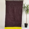 Tapis kilim MARJO en coton recyclé – fait main – couleurs marron et jaune fluo – décoration moderne