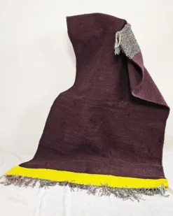 Tapis kilim MARJO en coton recyclé – fait main – couleurs marron et jaune fluo – décoration moderne