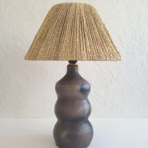 Détail 1, Lampe céramique à poser – CIARA | Poterie Sejnane & fibres naturelles Anaspika