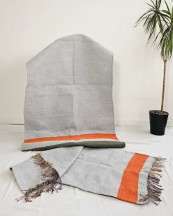 Tapis kilim GRIO en coton recyclé – fait main – gris, vert militaire et orange – décoration intérieure naturelle