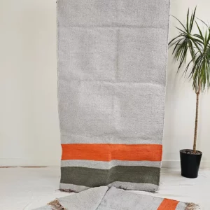 Détail 1, Kilim tapis éthique fait main – GRIO | Gris, vert militaire & orange Anaspika