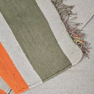 Détail 2, Kilim tapis éthique fait main – GRIO | Gris, vert militaire & orange Anaspika