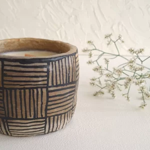 Détail 2, Bougie poterie de Sejnane – AZETTA | Jasmin & motifs abstraits Anaspika