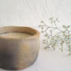 bougie faite main en terre cuite, remplie de cire de soja. Bougie parfumée au jasmin.