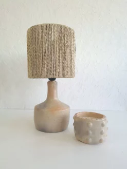 ORNA – Lampe artisanale en céramique | Élégance naturelle & design épuré 5 Lampe en terre cuite beige - céramique de Sejnane - lampe design design épuré