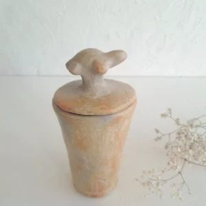 Détail 3, Pot en terre cuite artisanal motifs – FAUNIA | Animaux & poterie Sejnane Anaspika