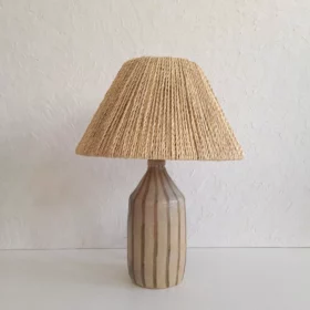Détail 1, Lampe de chevet céramique artisanale – MIRA | Terre cuite & abat-jour naturel Anaspika