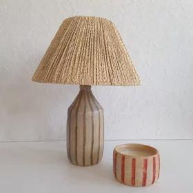 Détail 3, Lampe de chevet céramique artisanale – MIRA | Terre cuite & abat-jour naturel Anaspika