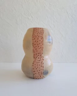 NARA – Vase en céramique artisanale fait main | Terre cuite de Sejnane 9 Vase NARA – céramique artisanale de Sejnane – pigments naturels – forme organique – objet déco fait main