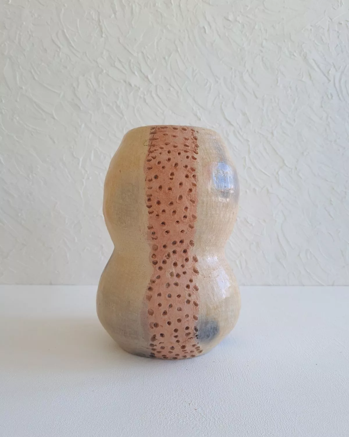 NARA – Vase en céramique artisanale fait main | Terre cuite de Sejnane 3 Vase NARA – céramique artisanale de Sejnane – pigments naturels – forme organique – objet déco fait main