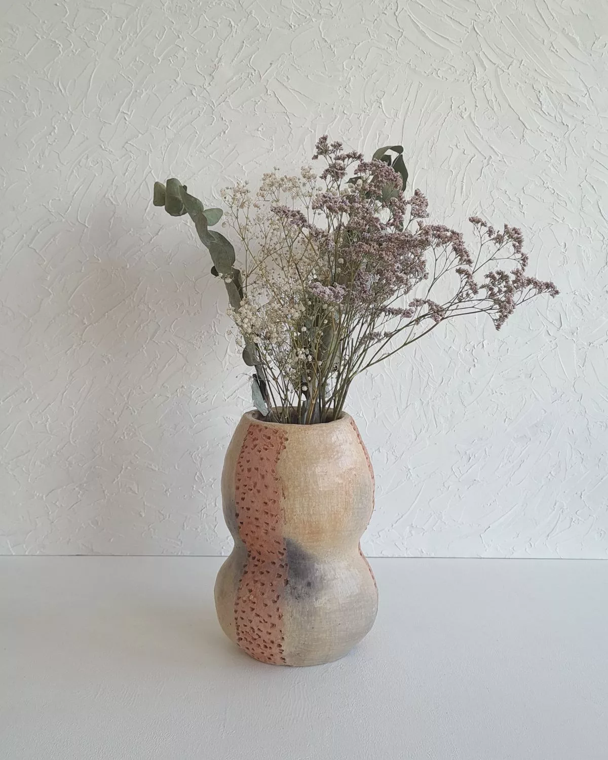 NARA – Vase en céramique artisanale fait main | Terre cuite de Sejnane 7 Vase NARA – céramique artisanale de Sejnane – pigments naturels – forme organique – objet déco fait main
