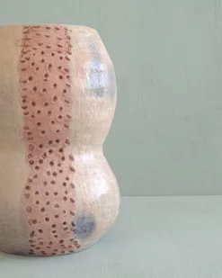 NARA – Vase en céramique artisanale fait main | Terre cuite de Sejnane 11 Vase NARA – céramique artisanale de Sejnane – pigments naturels – forme organique – objet déco fait main