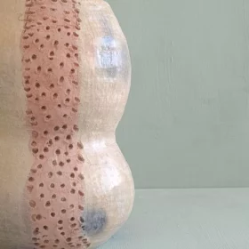 Détail 5, Vase poterie artisanale motifs berbères – NARA | Sejnane fait main Anaspika