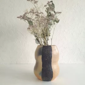 Détail 2, Vase poterie artisanale motifs berbères – NARA | Sejnane fait main Anaspika