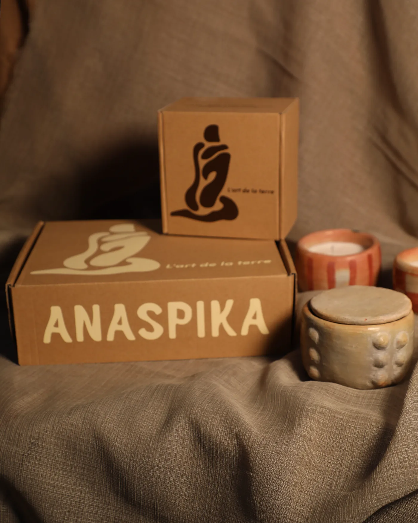 Coffrets Anaspika en kraft et bougies en poterie de Sejnane, séries professionnelles | Anaspika